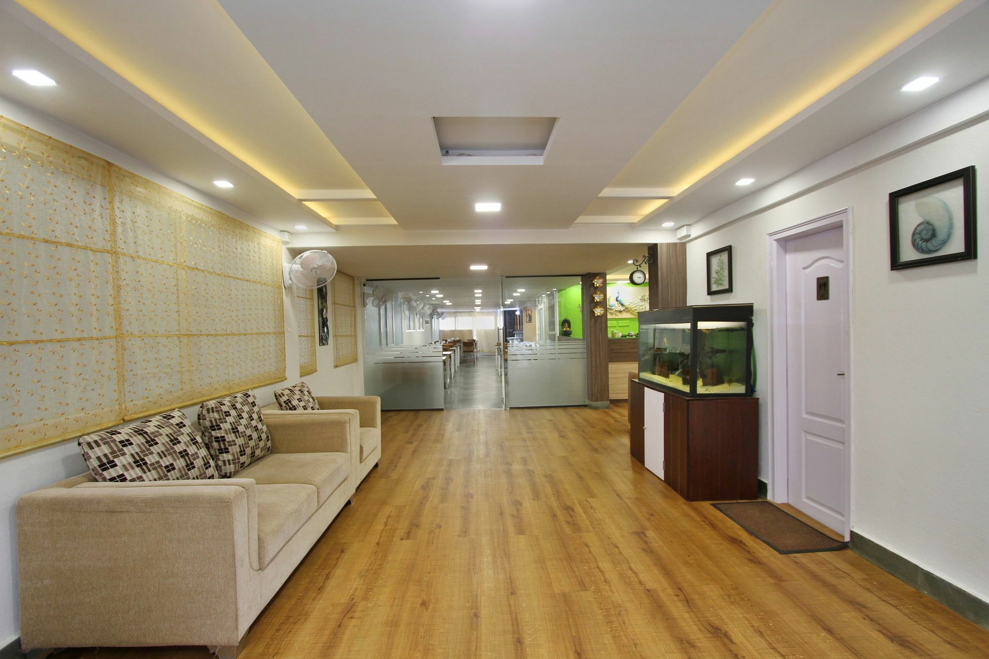 Capital O 5379 The Roy Grand Inns Bangalore Exterior foto