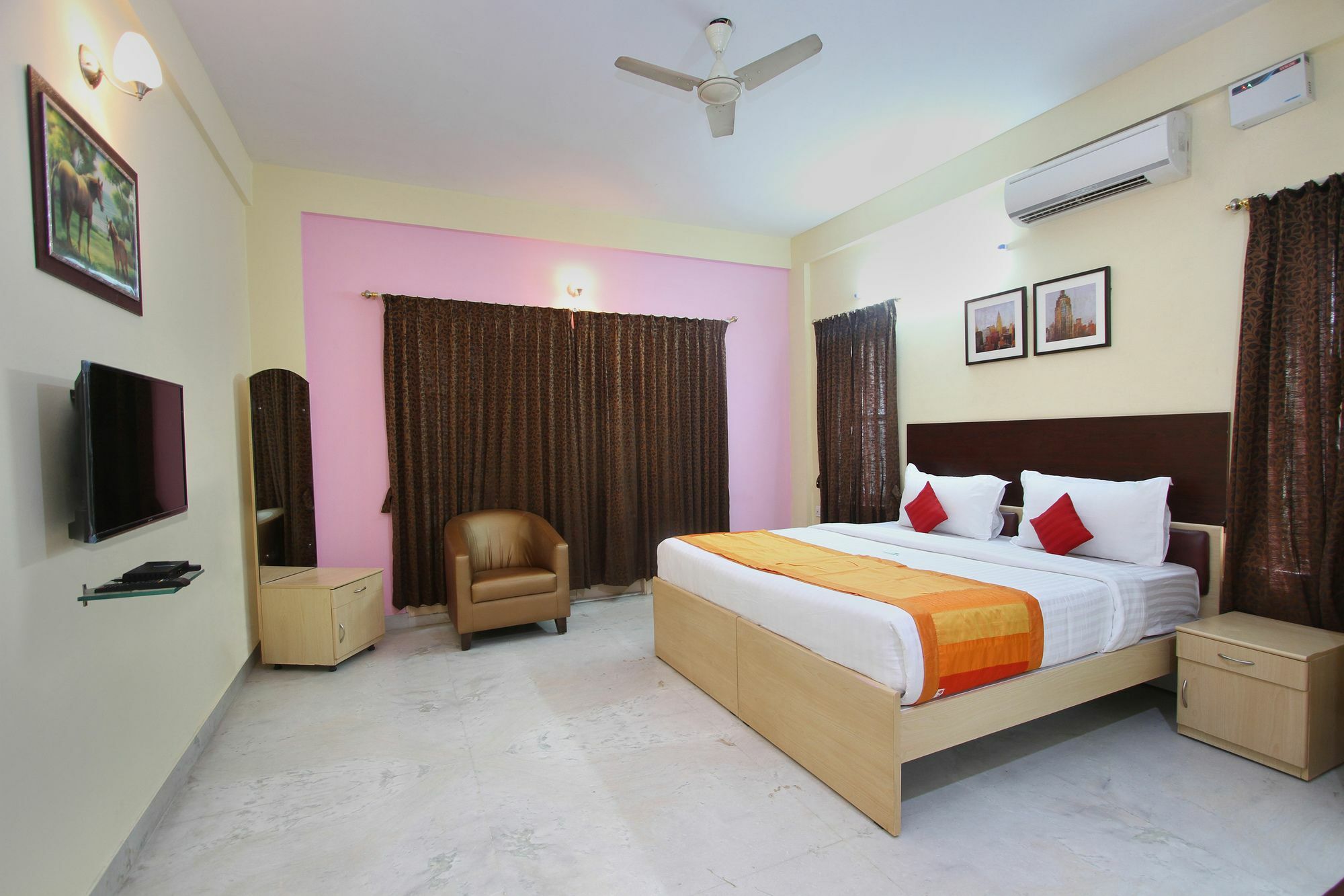 Capital O 5379 The Roy Grand Inns Bangalore Exterior foto